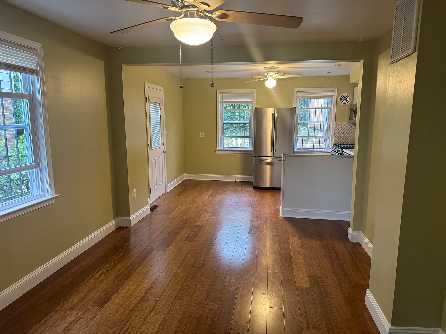 5206 Hayes St NE — Photo 3