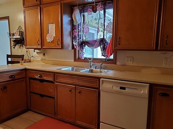 4th image of 506 Grandview St