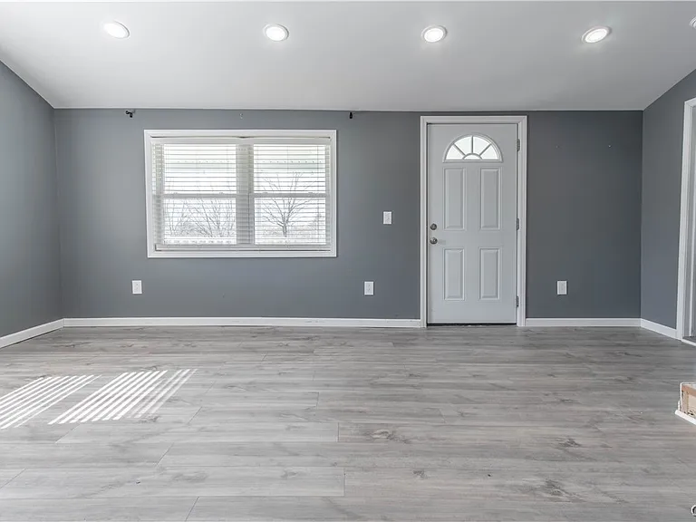 14530 Dodge Ave — Photo 16