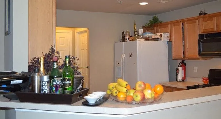 124 Wallace Ct — Photo 3