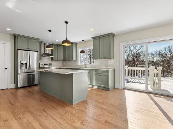 41 Lantern Ln, Braintree, MA 02184