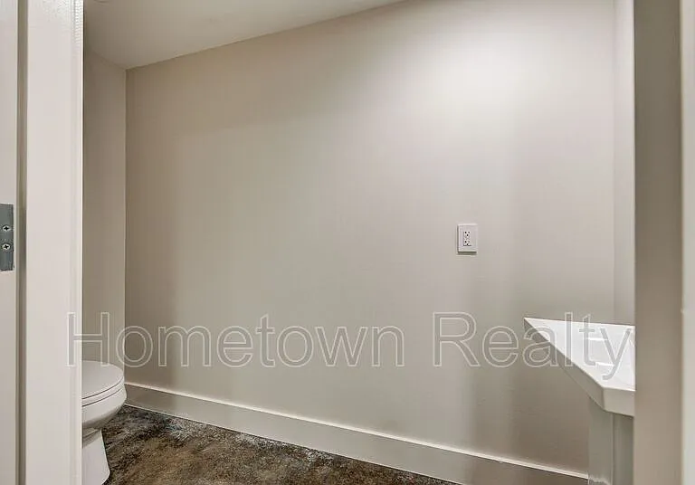 301 NE 4th St #2 — Photo 22