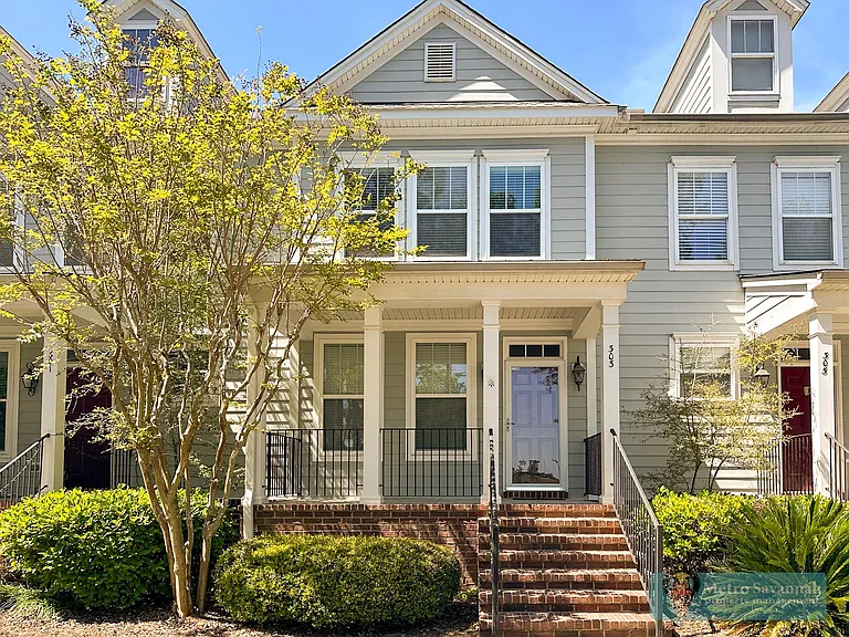 303 Lake View Dr — Photo 1