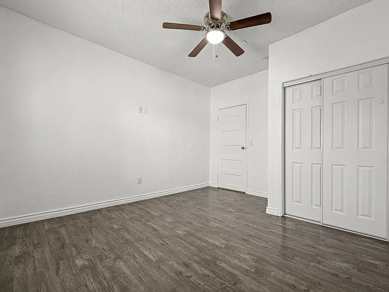 1280 W Jefferson Blvd — Photo 14