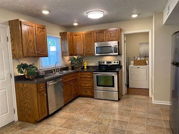 Kitchen/Laundry Room