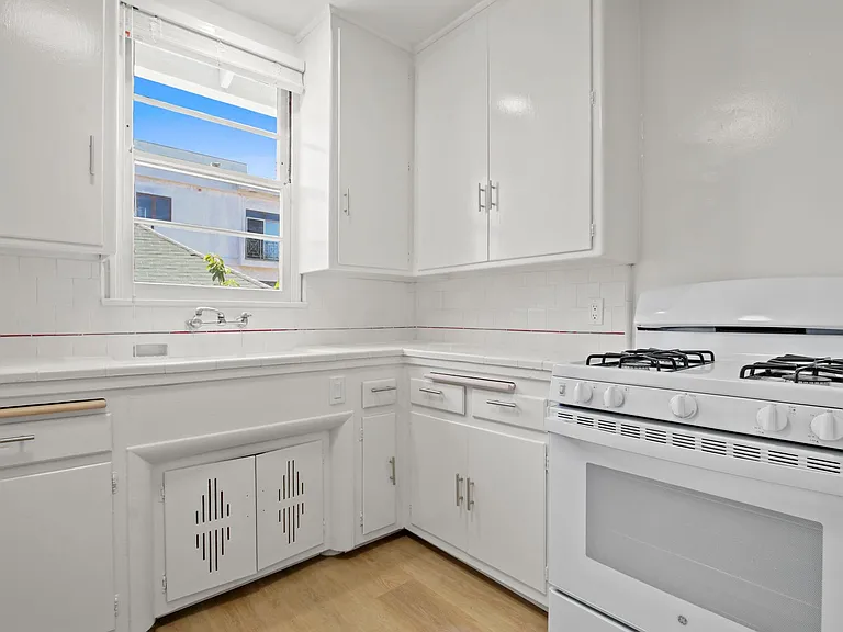 1034 5th St in Santa Monica - 5 blocks to the beach & North of Wilshire Blvd! — Photo 1