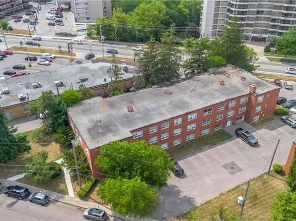 57 Mericourt Rd #310, Hamilton, ON L8S 2N5