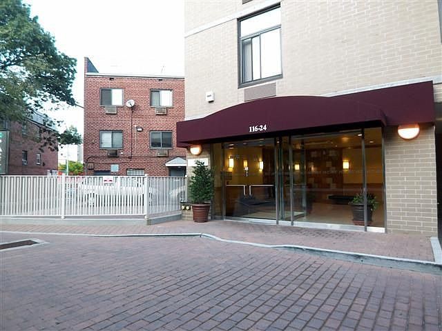 1st image of 11624 Grosvenor Ln APT 4D