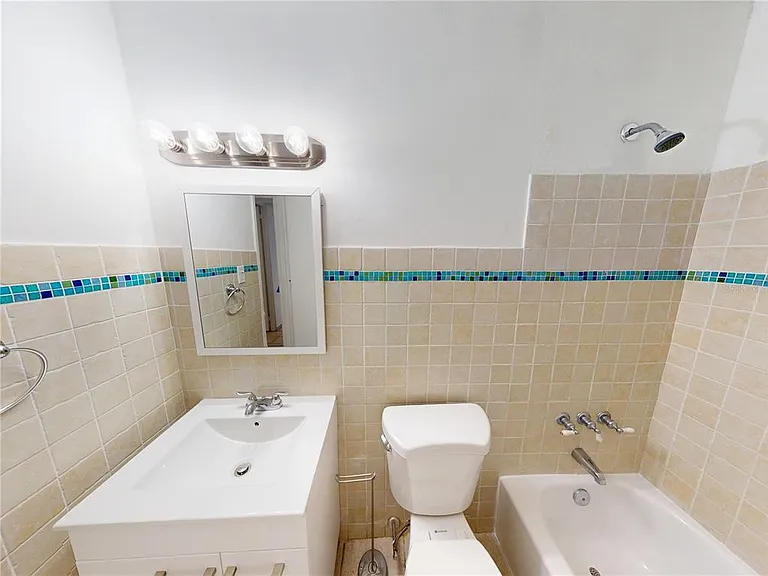 552 Austral #402 — Photo 15