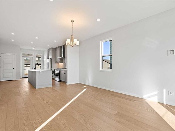 2nd image of 83 NE Wolf Hollow Rise SE