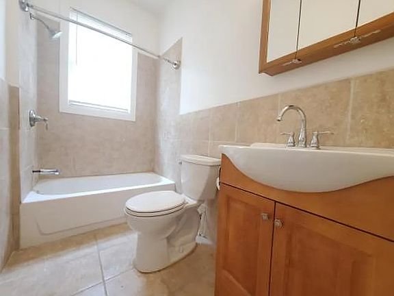 4th image of 296 Claremont Ave #2D