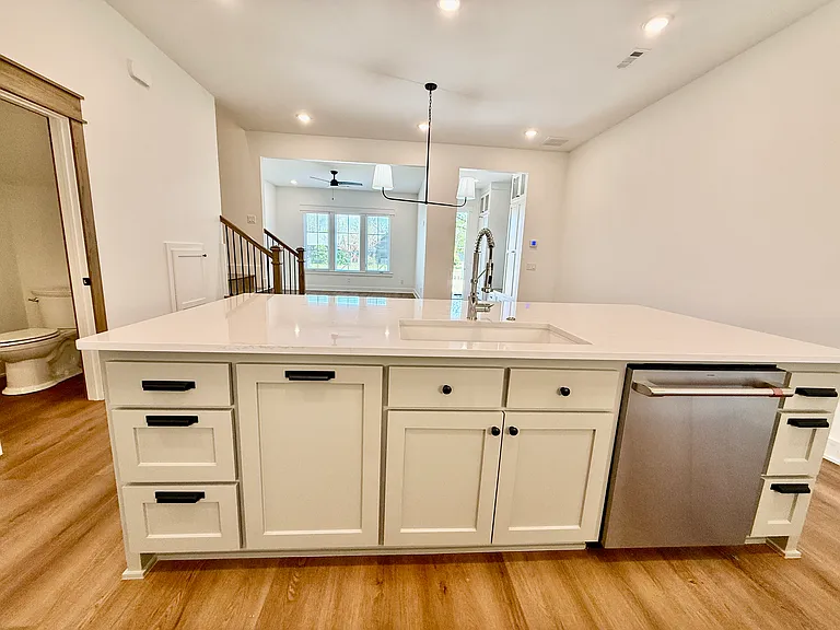 825 NW 14th St — Photo 9