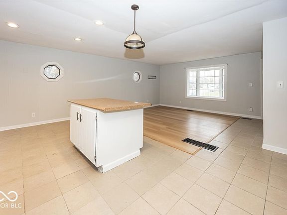 5th image of 2419 N Eaton Ave