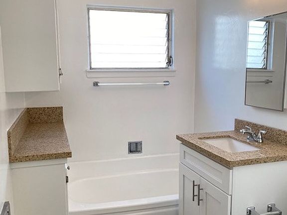 3rd image of 1031-1037 N Ogden Dr #1037-03