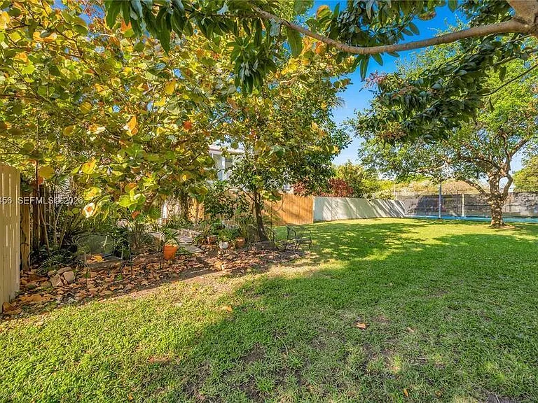 7018 SW 53rd Ln — Photo 36