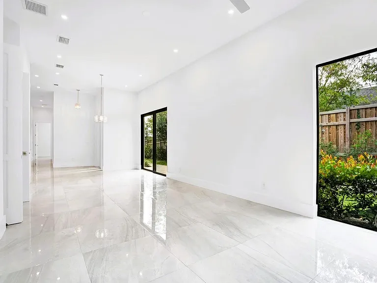 2517 Oceanview Ave E — Photo 6