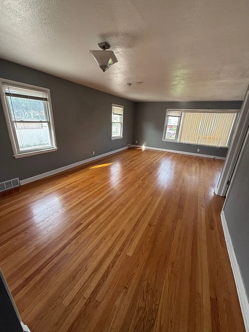 5284 N Teutonia Ave — Photo 1