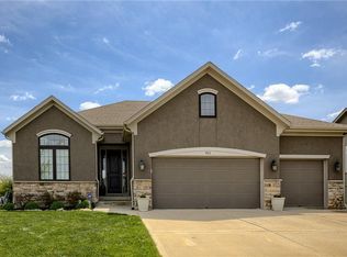 911 Coyote Dr, Raymore, MO 64083