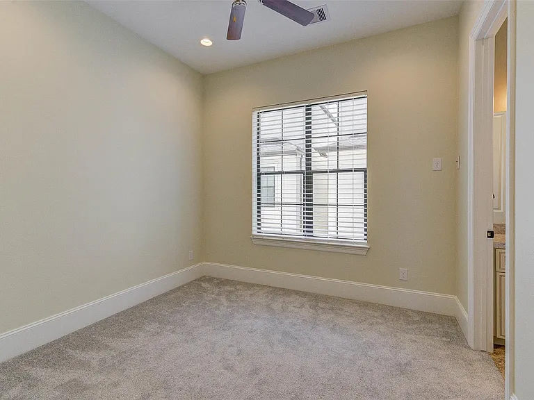 2769 Freund St — Photo 18