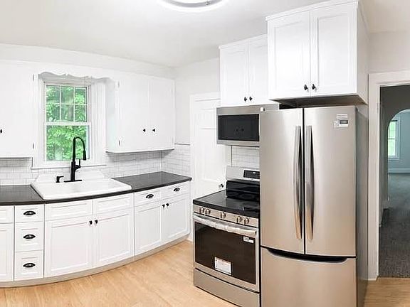 5th image of 229 Highland Ave #2