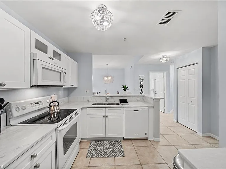 15393 Bellamar Cir #512 — Photo 9