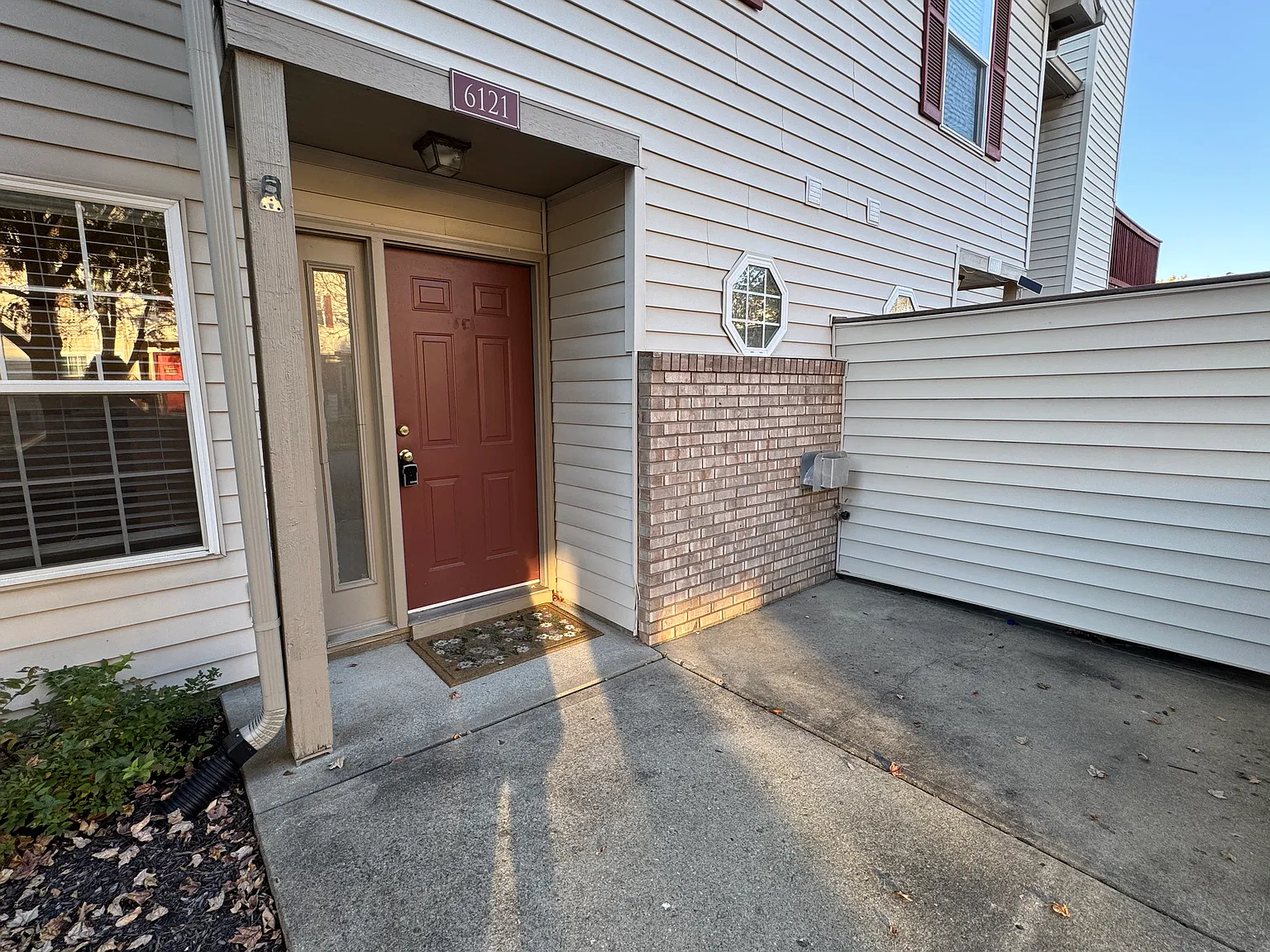 2 bed, 1.5 bath, 1206 sqft, $1,295 — Photo 3