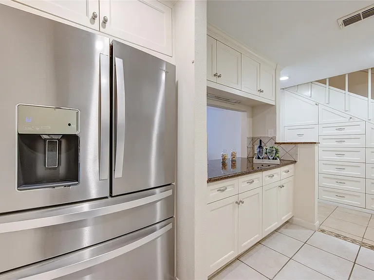 2232 S Piney Point Rd #110 — Photo 6