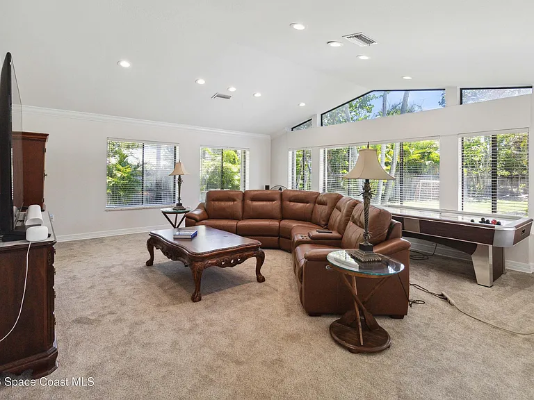 1201 S Shannon Ave — Photo 23