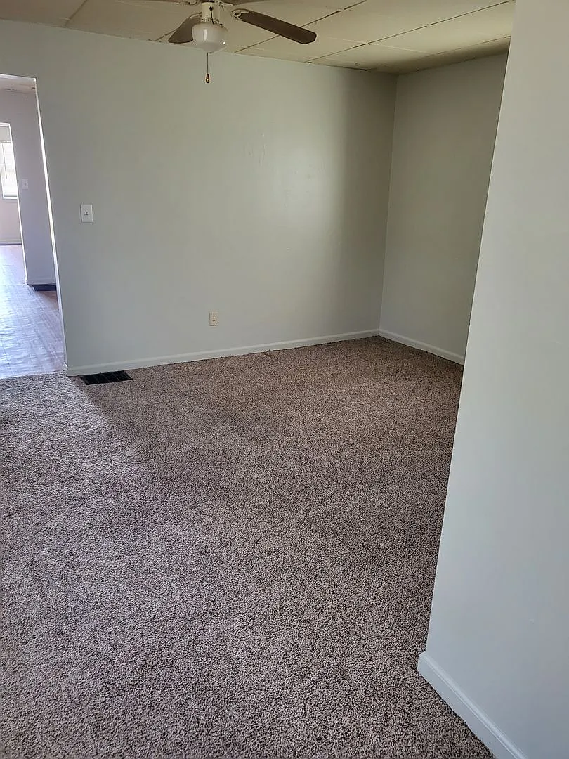 1 bed house with washer dryer hook up EHA Approved! — Photo 2