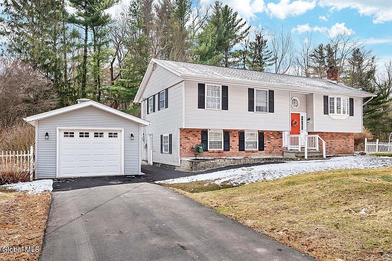 3rd image of 33 Acorn Ave.