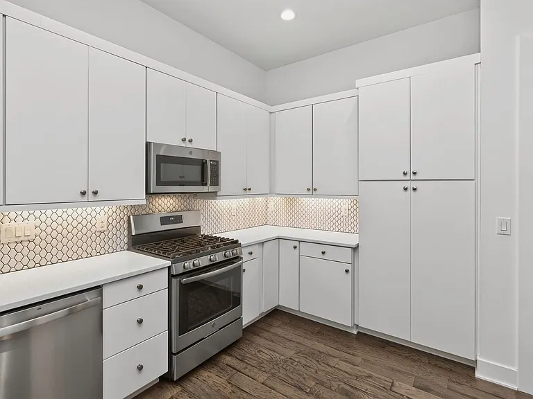 244 E Center St — Photo 9