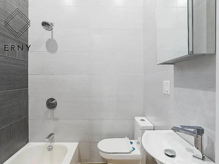 352 Melrose St #1R — Photo 6