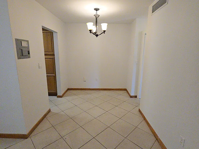11610 N Bayshore Dr #1B — Photo 7