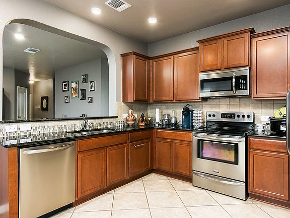 4th image of 939 Mirage Dr