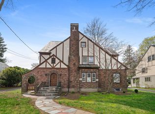 55 Crestwood Rd, West Hartford, CT 06107