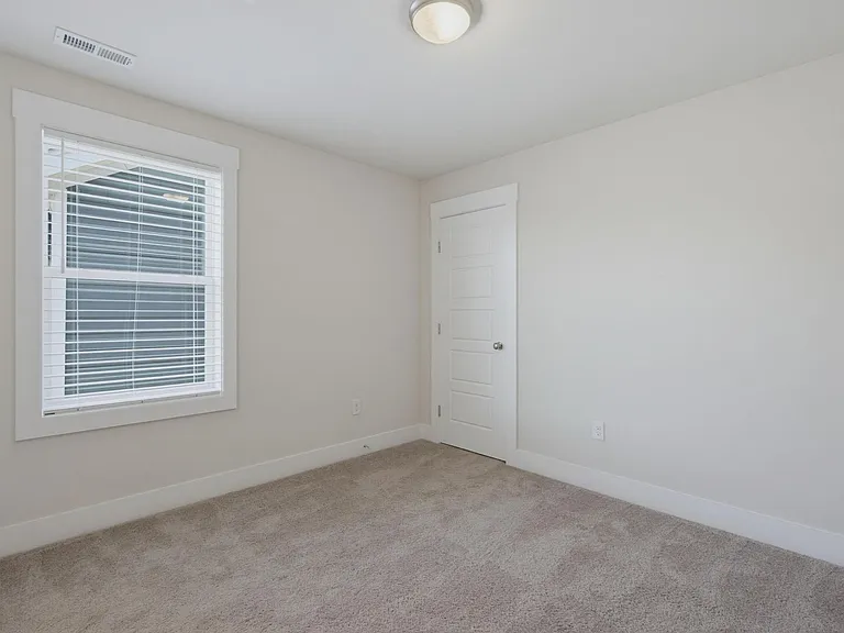 682 Vine Pkwy — Photo 14