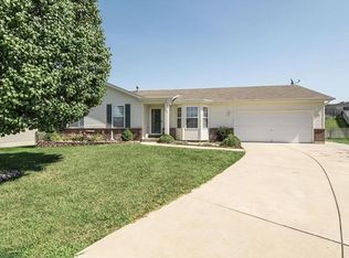 370 Condor Dr, Winfield, MO 63389