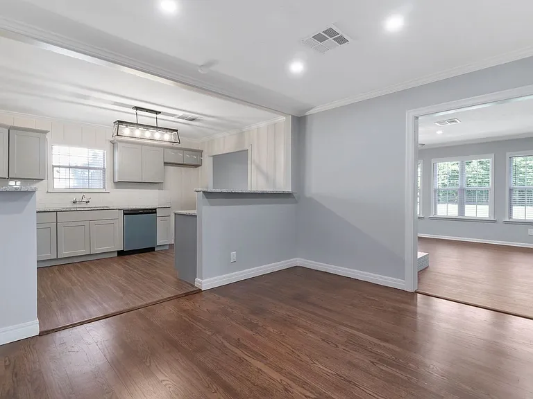 3557 Winston Rd — Photo 5