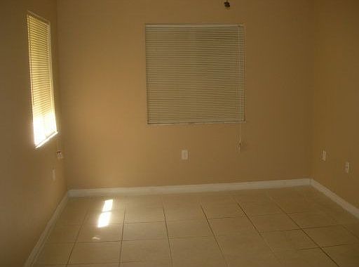3rd image of 760 SW 9th Plz