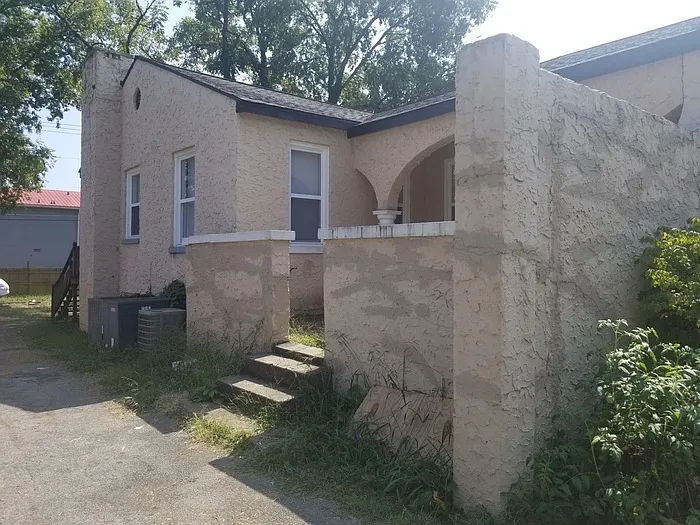 3 bed, 1.0 bath, 1100 sqft, $1,650 — Photo 2