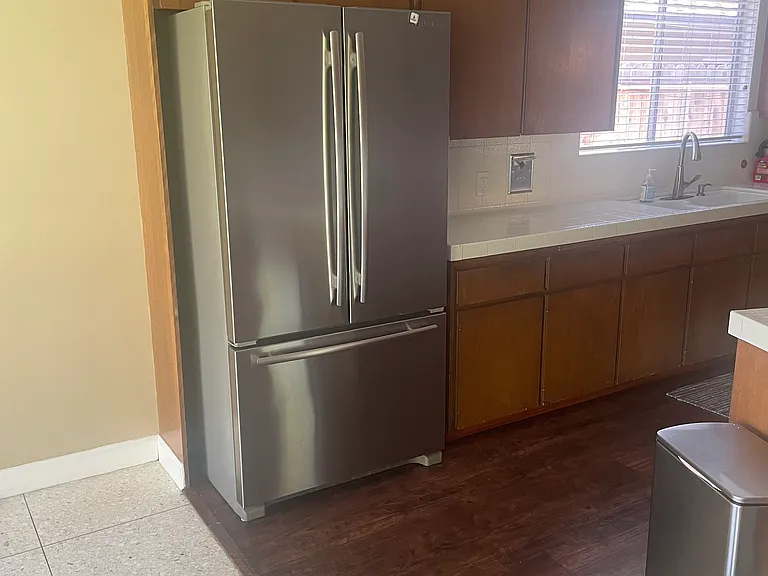 6524 S Holt Ave — Photo 9