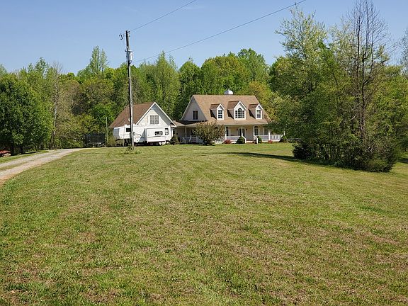 5th image of 1045 Country Ln