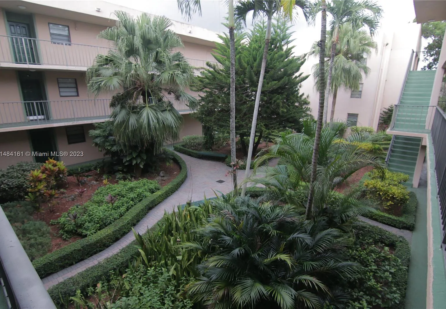 2 bed, 983 sqft, $2,000 — Photo 1