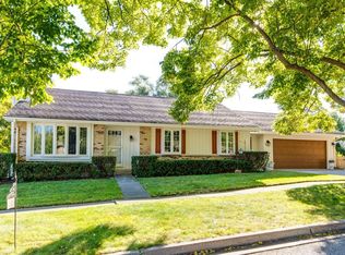 667 N Ridgemoor Ave, Mundelein, IL 60060