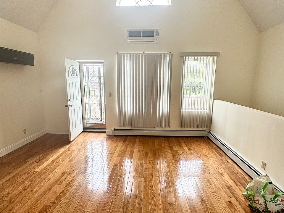 1st image of 18326 Booth Memorial Ave Floor 2