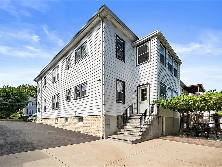 173 School St — Photo 20