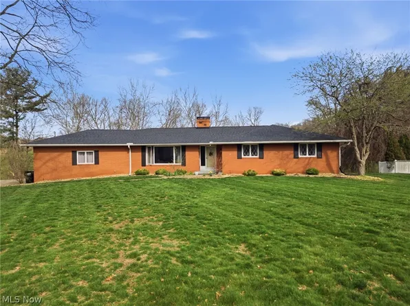 3221 Arrow Point Dr, Zanesville, OH 43701