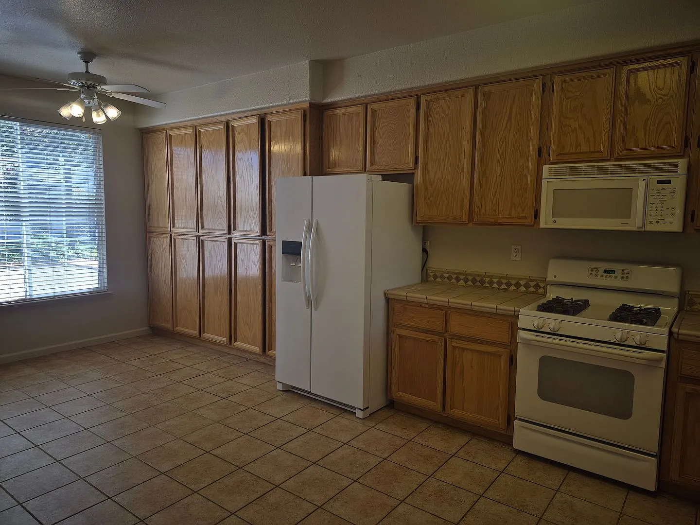 4 Bedroom 2.5 bath in Natomas Park — Photo 4