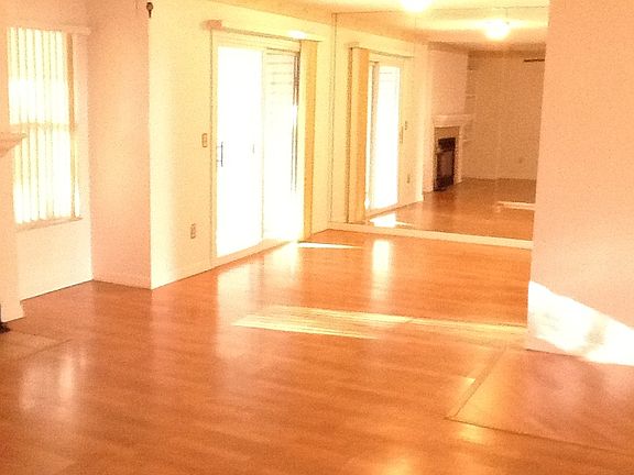 3rd image of 3170 Valley Oaks Dr