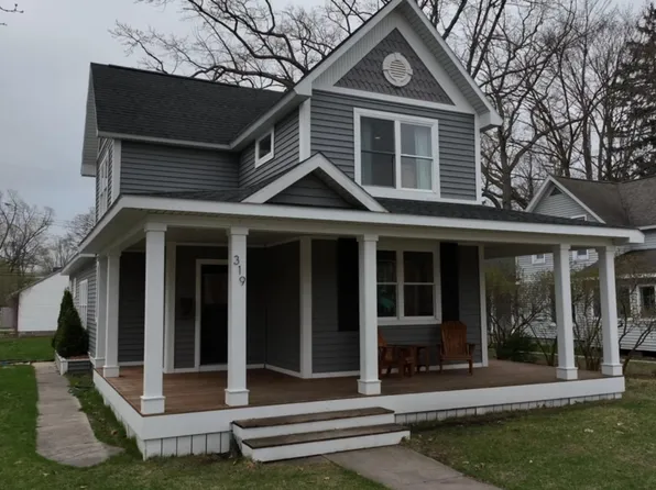 319 W 8th St, Traverse City, MI 49684